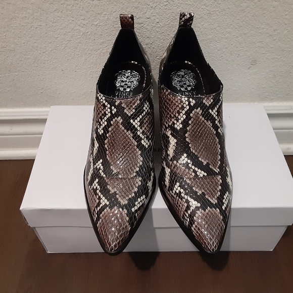 Vince Camuto - Picture 3 of 4